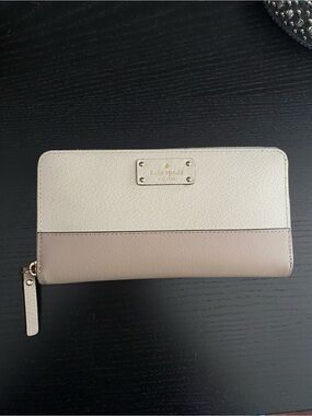 kate spade Two-Tone Zip Wallet in Cream and Taupe